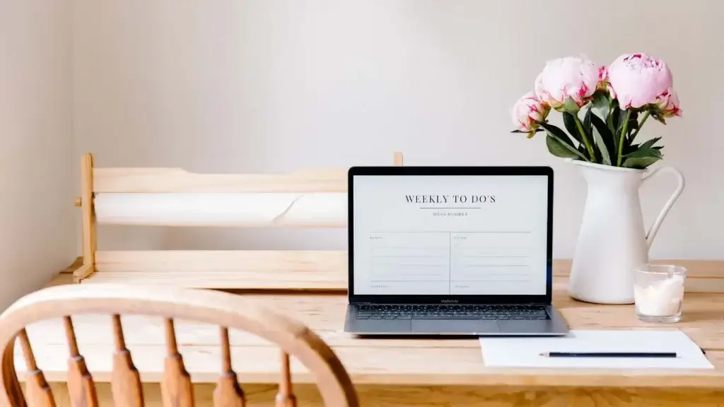 Digitales Journaling am Laptop – schreibe deine Gedanken bequem am Schreibtisch mit GoodNotes oder anderen Apps.